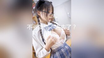 KTV探花里面的小骚妹，颜值担当给吃奶让玩逼感觉相当嗨，一起玩个3P给两个大哥舔鸡巴，激情后入爆草抽插