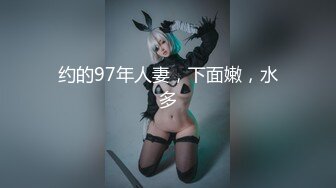 极品尤物女神【两男一女3P名场面】边被操边舔屌，真好吃，被调教的很听话，前后夹击爆操