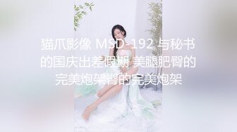 御姐系新人网红美女自慰首秀，拨开丁字裤假屌猛插，圆润美臀翘起掰穴