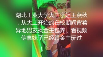  妖艳美少妇，换上情趣网袜美腿，狼友们眼睛都简直了