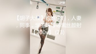 情趣酒店360摄像头偷拍下午搓完麻将和超市少妇老板娘开房快活一下临走还不忘补补妆