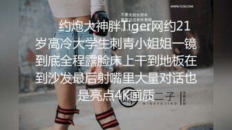 满背纹身萌萌哒双马尾美妞，无聊和炮友来一炮，特写深喉吸吮很卖力