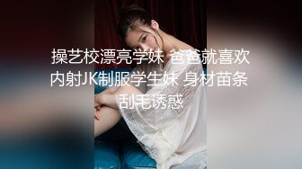 大神潜入商场女厕 打开小手电强拍美少妇的小骚B