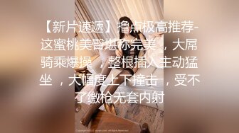 《贵在真实极限偸拍》女人坑女人③！戏水游泳馆女宾换衣淋浴室内部真实曝光，清纯年轻妹子发育的真性感，视觉盛宴 (1)