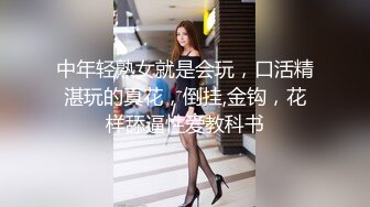  女生被扒光衣服整个手都伸进阴道内旋转,疼的女生咬紧牙关