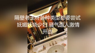 酒店里爆操色色的白虎小穴被小哥抠得哇哇大叫，还喷水了最后内射