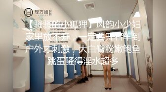 【新片速遞】熟女就是放得开，闺蜜在带着她自己做直播，掰穴自慰