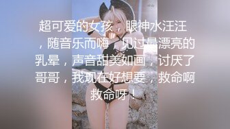 小少妇临睡前跟大哥激情啪啪，全程露脸温柔的舔弄大鸡巴，激情上位让小哥压在身下揉着奶子爆草抽插无套蹂躏