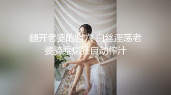 镜头前发骚的两个妹子露脸激情4P大秀，各种撩骚动作不断给小哥比试舔弄大鸡巴，压在身下爆草给她干的翻白眼