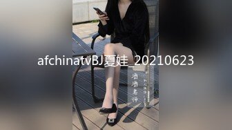 《极品CP魔手外购》潜入女厕赤裸裸拍脸拍逼各种美女小姐姐方便~有惊喜小妹子看黄片疯狂紫薇这手法没少自己玩 (10)