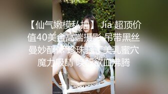 顶级专业团体深夜多人群啪,几个白嫩00後妹子换着嗨,扒开裙子就看这茓嫩不嫩