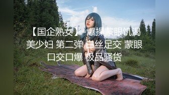 60后美味阿姨，炮机自慰、真假鸡巴一起上，温度感不一样，真肉棒艹得更爽！