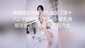 西安漂亮小姐姐膽很肥,商場穿個吊帶逛街,是不是露出奶子,聲稱好久沒有艹過處男了