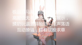 娇小身材颜值新人牙套美女露逼诱惑，揉捏贫乳翘起屁股掰穴，近距离特写毛毛浓密，拍打性感翘臀非常诱人