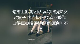  大奶骚妹夜晚驾车和炮友户外车震，摇下车窗掏出奶子呻吟，路边退下衣服深喉交