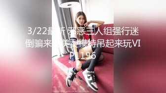 幸福的胖哥真会享受躺在床上让熟女姐姐伺候，露脸舔黑几把，黑丝情趣主动上位，老汉推车的姿势