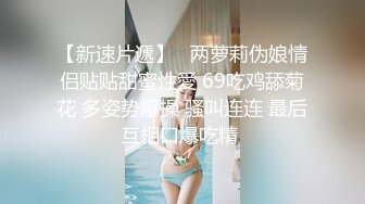  烈焰红唇嫩妹妹！洗完澡被炮友爆操！白嫩奶子一手抓，吸吮舔屌，往上视角抽插，骑乘位套弄