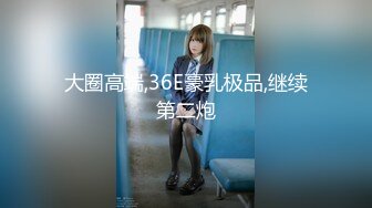 【骚小妹两男一女3P大战】骑乘边操边吃大屌，垫着枕头抬起屁股