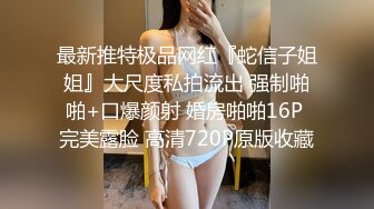 金發清純的漂亮美少女阿柯展示傲人一字馬