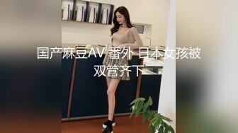  猥琐小哥迷翻漂亮的小女友找来朋友一起来玩3P