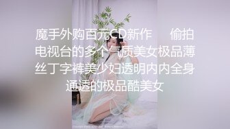 高颜值粉衣萌妹子啪啪，坐在身上舌吻口交站立后入猛操