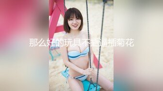 8月新流出私房大神极品收藏商场女厕全景后拍系列破洞吊带牛仔裤美女打着电话上厕所