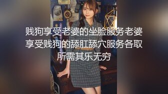 猫眼女孩嘴里含着大屌举着屁股被男友后入