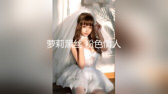 168. 日本女服务员在手指时给了一个人的手