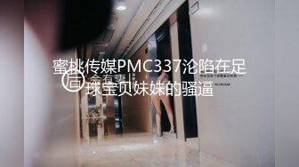 潜入某写字楼女厕全景偷拍女白领上厕所 被妹子发现了在门口打电话叫人 (1)