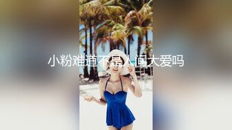 饥渴少妇又来了，露脸让大哥在沙发前玩弄，后入抽插激情上位，揉着骚奶子对着镜头浪叫呻吟，表情好骚别错过