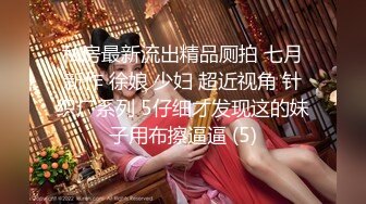 【兔子先生高清4K】万圣节之夜，一个女孩在街上分发糖果。我们带她去了酒店