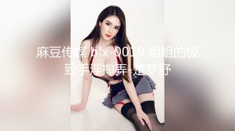 顶级颜值美少女！极品尤物！带着项圈丁字裤，半脱下内裤掰穴特写，无毛嫩穴极度诱惑