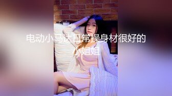 黑客破家庭网络解摄像头监控偷拍漂亮少妇还在打电话就被老公 摁住一顿操