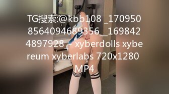 湖南无毛性感白虎美女被鸡巴很弯的大屌男狠狠后入后又掐着脖子干,这鸡巴一般的逼真受不了这样插!