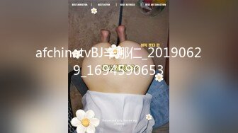 【新片速遞】很闷骚的市场卖衣服阿姨，衣服不卖在家里发骚自慰诱惑，超爽的叫床声！