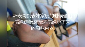 慢点慢点,才被你老子操过,逼还没消肿呢,做你家秘书真累