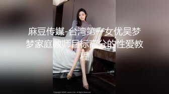 老婆终于不在家,瞅准机会把早已惦记上的妹子叫来做客,在和妹子一起读初中时就惦记上了,现在终于艹到了