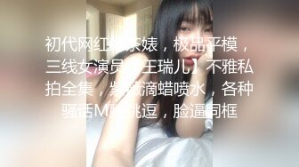 新来的颜值小妹全程露脸激情大秀，开档黑丝诱惑旁边还有小哥帮忙撕袜扯逼，大跳精彩艳舞揉奶玩逼自慰呻吟