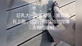 网红Luna穿着超短裙黑丝和男友在沙发上玩