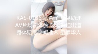 气质尤物破洞牛仔裤 撕破性感女神牛仔裤 露出羞耻小蜜穴，菊花小穴齐开 让女神体验极致快乐，极品颜值