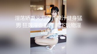 高颜值御姐美少妇，丝袜高跟诱惑，像个母狗一样跪在地上发骚诱惑狼友，揉奶玩逼特写展示舔手指的样子真骚