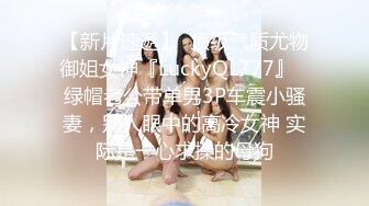 12/10最新 女主播为吸引粉丝户外弹吉他唱歌故意不穿内裤VIP1196