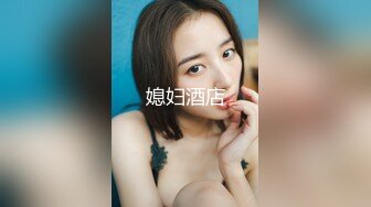 大耳环风骚少妇露脸跟大哥野外激情啪啪，露脸深喉交大鸡巴，脱了裤子让大哥无套爆草蹂躏