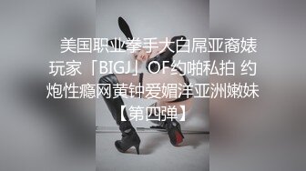 三个嫩逼萝莉小妹在床上让大哥们调教蹂躏，揉奶玩逼给狼友看特写，强行扒光压在身下爆草抽插，淫声荡语不断