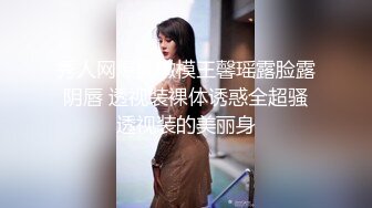 洗完澡裸著身子梳妝打扮絕美尤物,對著鏡子搔首弄姿的表情淫蕩