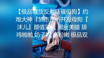 2/9最新 黑丝肚兜少妇好骚啊跪在地上伺候大哥的鸡巴深喉舔蛋蛋VIP1196