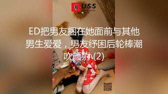 邊看美劇邊享受性感女友的口活服務 豐滿身材十分誘