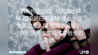 偷情男女，被小哥骗上床的骚妇，全程露脸让小哥边亲边草，无套抽插舌吻压在身下干的神魂颠倒，表情很是享受