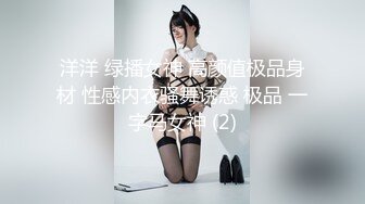 性感淘气女孩梅丽莎·摩尔和莱利·里德给他们的书呆子继父做了一次肮脏的化妆